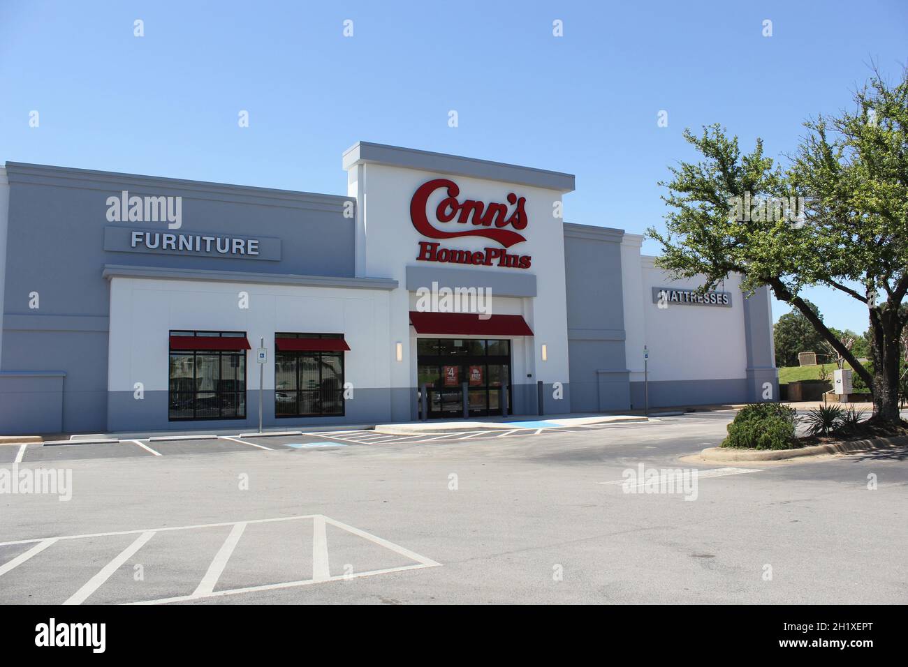 Tyler, Texas - 21 aprile 2019: Conn's Home Plus situato a South Broadway in Tyler, Texas Foto Stock