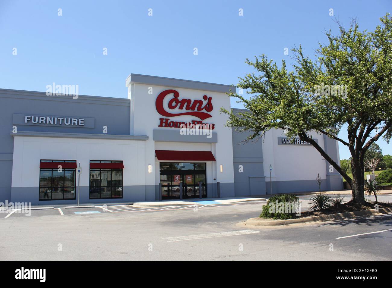 Tyler, Texas - 21 aprile 2019: Conn's Home Plus situato a South Broadway in Tyler, Texas Foto Stock