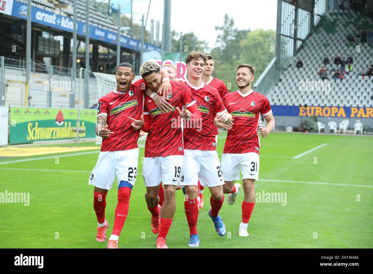 Freiburger Torjubel nach dem 1:0 Furch Nishan Conell Burkart (SC Friburgo II U23) im Spiel der 3. FBL: 21-22: 9. Sptg. SC Friburgo II vs FC Viktoria Foto Stock