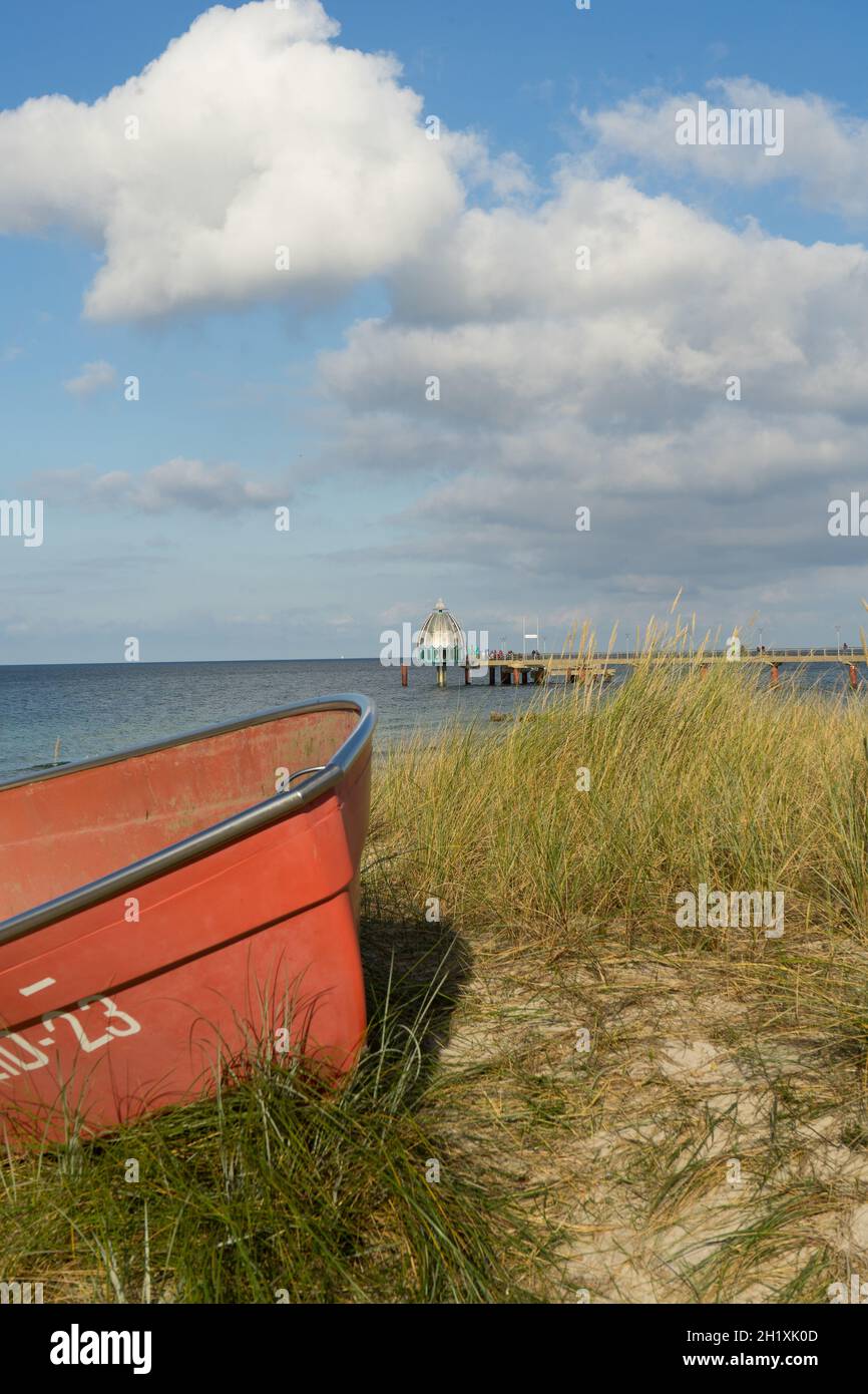 Vista sul Mar baltico dal villaggio tedesco Wustrow in autunno Foto Stock