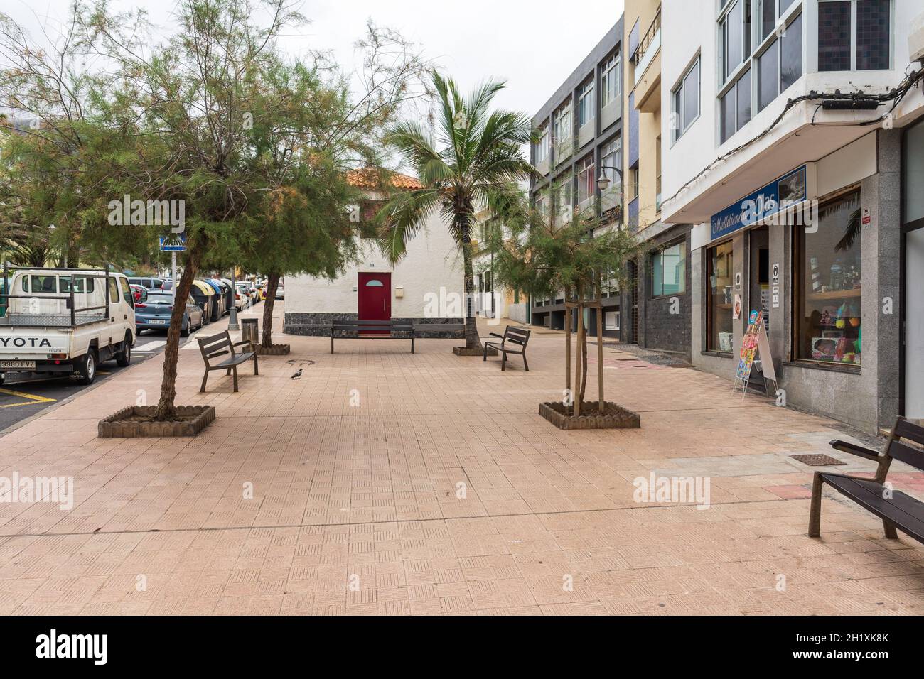 BAJAMAR, Isole CANARIE, TENERIFE - 06 LUGLIO 2021: Piccola città turistica nel nord di Tenerife sulla costa atlantica. Foto Stock