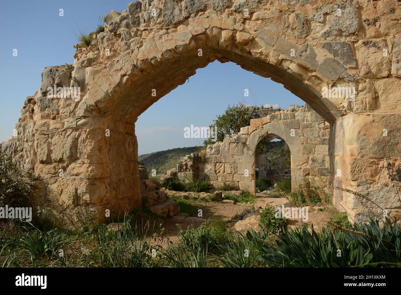 Montfort Castello. Qall'at al-Qurain o Qall'at al-Qarn - 'Castello del piccolo Corno' un castello crociato in rovina nella regione dell'alta Galilea. Rovine di Monfo Foto Stock