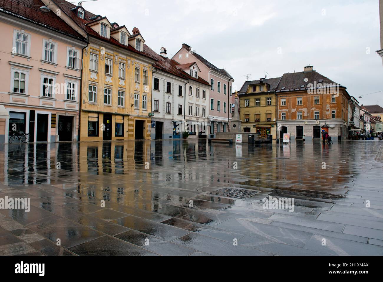 La piazza principale del borgo di Kranj situato in Slovenia. Foto Stock