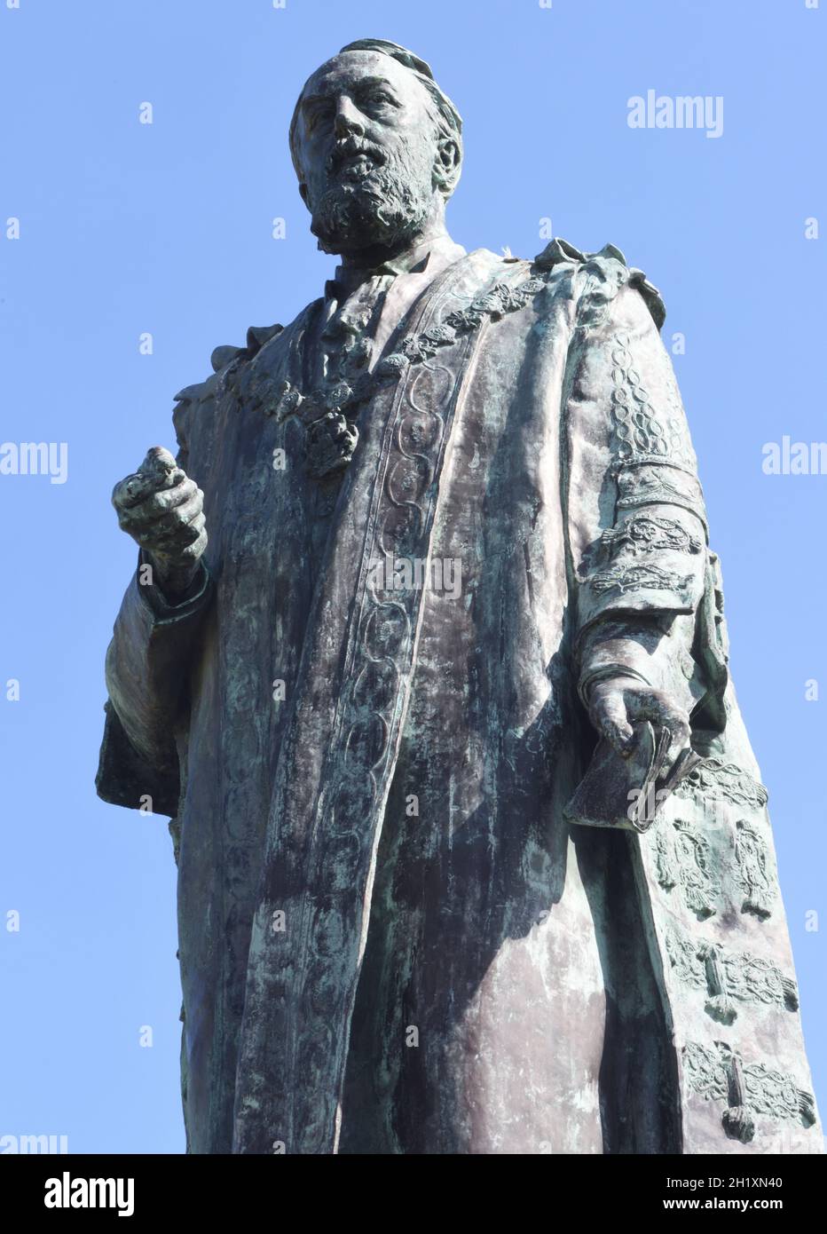 Statua di Spencer Compton Cavendish, 8th duca di Devonshire il cui padre il duca del 7th fu responsabile di molto sviluppo in Eastbourne nel 19th c. Foto Stock