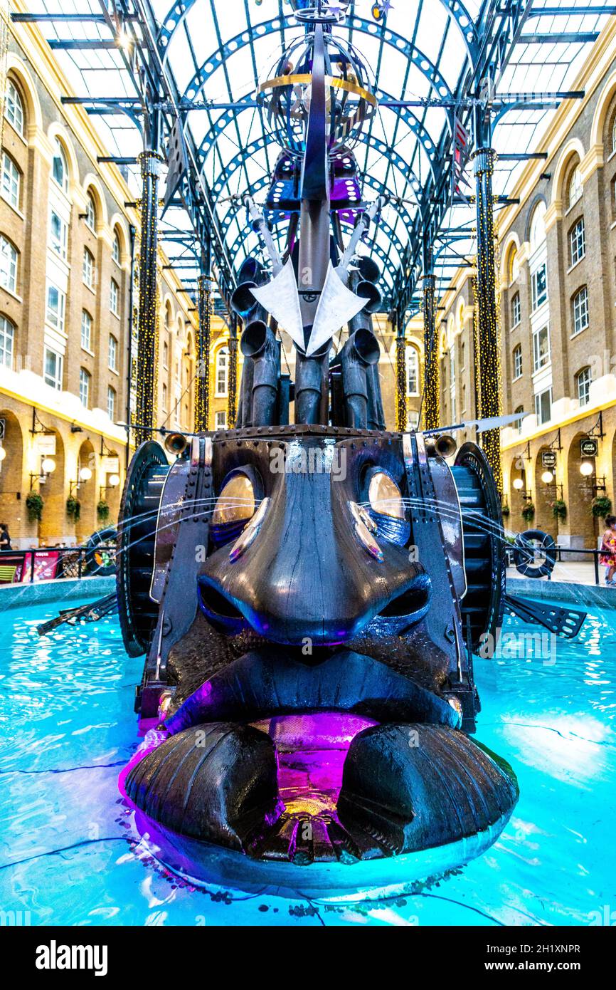 I navigatori nave scultura di David Kemp in Hay's Galleria, Londra, Bridge, Londra, UK Foto Stock