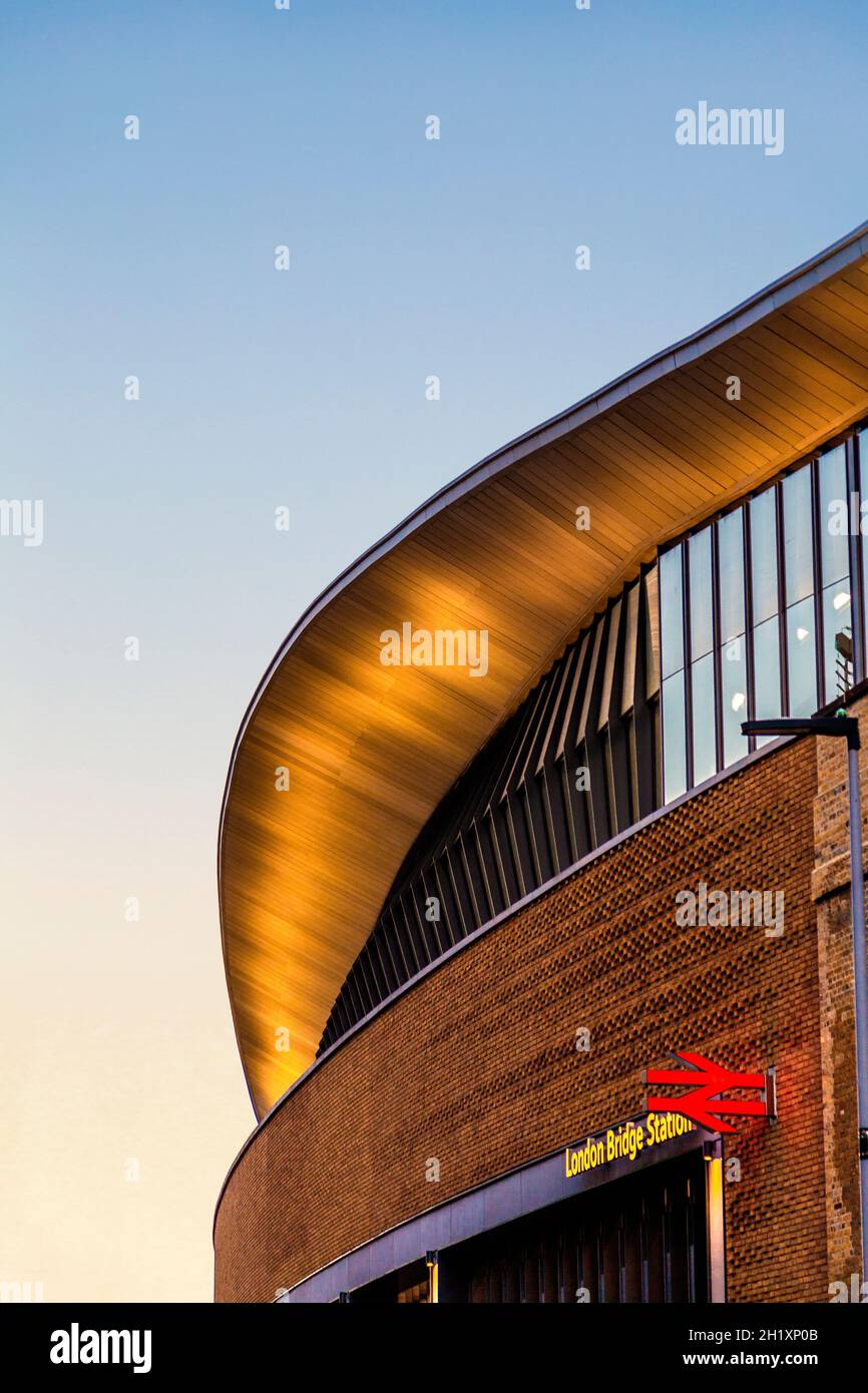 L'esterno della stazione di London Bridge, Southwark, Londra, Regno Unito Foto Stock