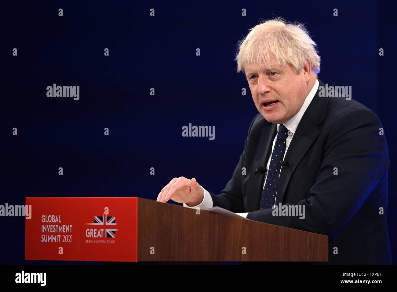 Il primo ministro Boris Johnson ha tenuto un discorso durante il Global Investment Summit al Science Museum di Londra. Data foto: Martedì 19 ottobre 2021. Foto Stock