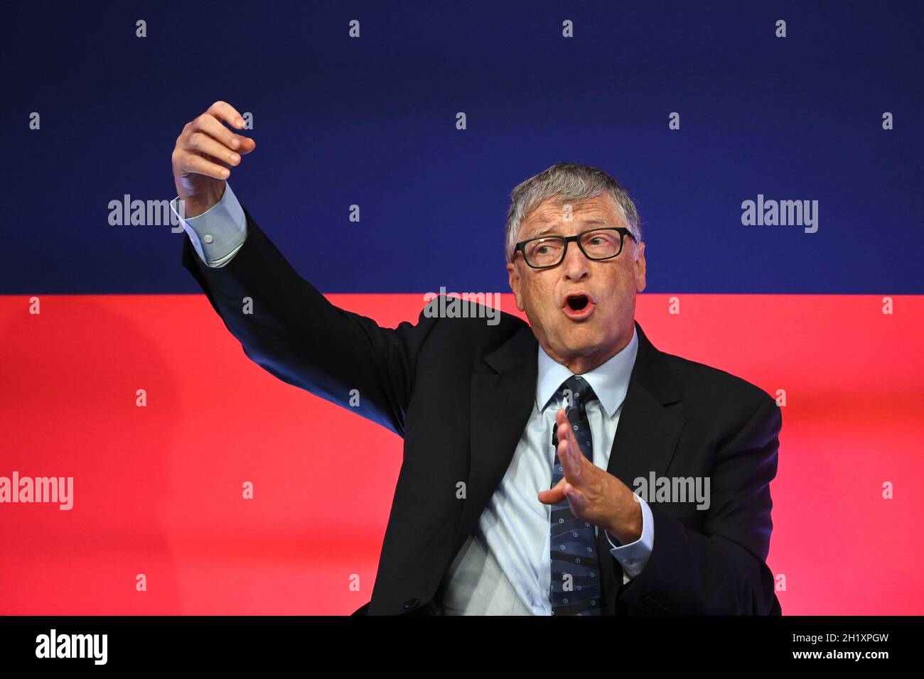 Bill Gates parla durante il Global Investment Summit al Science Museum di Londra. Data foto: Martedì 19 ottobre 2021. Foto Stock