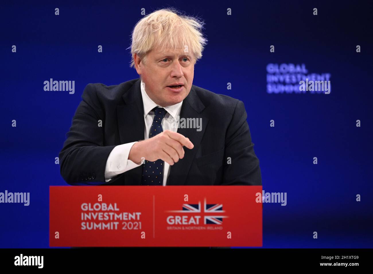 Il primo ministro Boris Johnson ha tenuto un discorso durante il Global Investment Summit al Science Museum di Londra. Data foto: Martedì 19 ottobre 2021. Foto Stock