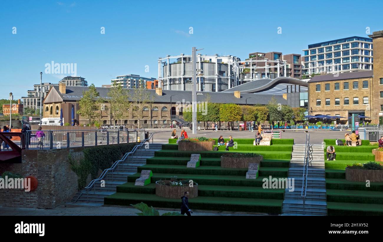 Coal Drops Yard, Gasholders appartamenti residenziali, UAL, Central St Martins, Kings Cross, Granary Square edifici Londra N1 Inghilterra Regno Unito KATHY DEWITT Foto Stock