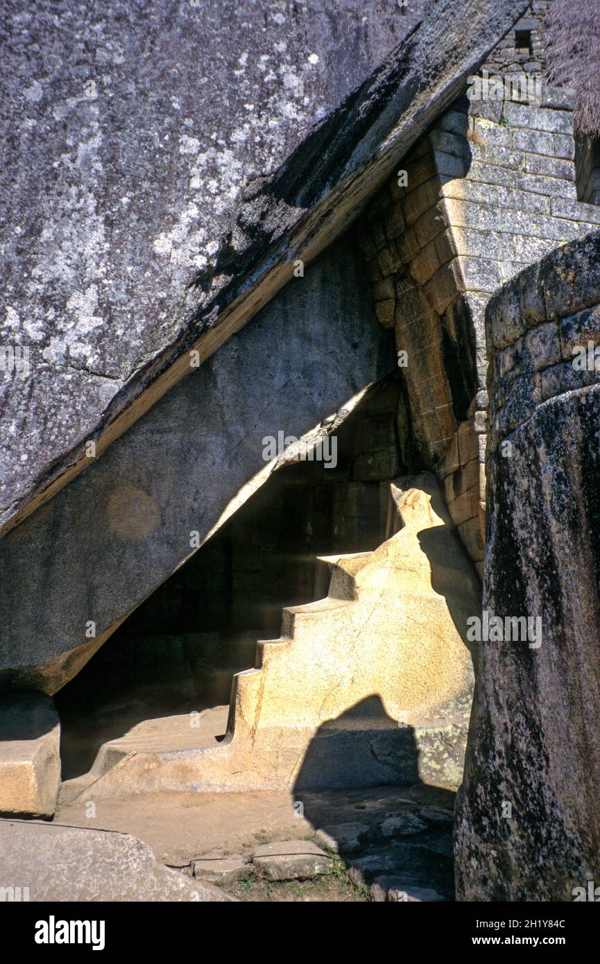 'Tomba reale' o 'Mausoleo reale' sotto il Tempio del Sole. Machu Picchu, Urubamba, Perù. Foto Stock