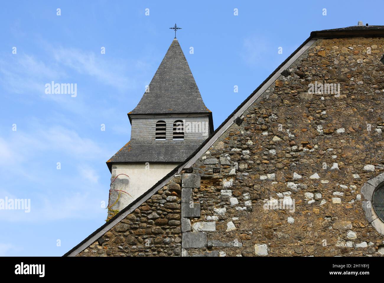 FRANCIA PIRENEI ATLANTICI (64) LACOMMANDE.LA COMMANDERIE ANCIEN HOPITAL MONUMENTO STORICO DEL 12 ° SECOLO, COMPOSTELLE STRADA, EX CIMITERO, Foto Stock