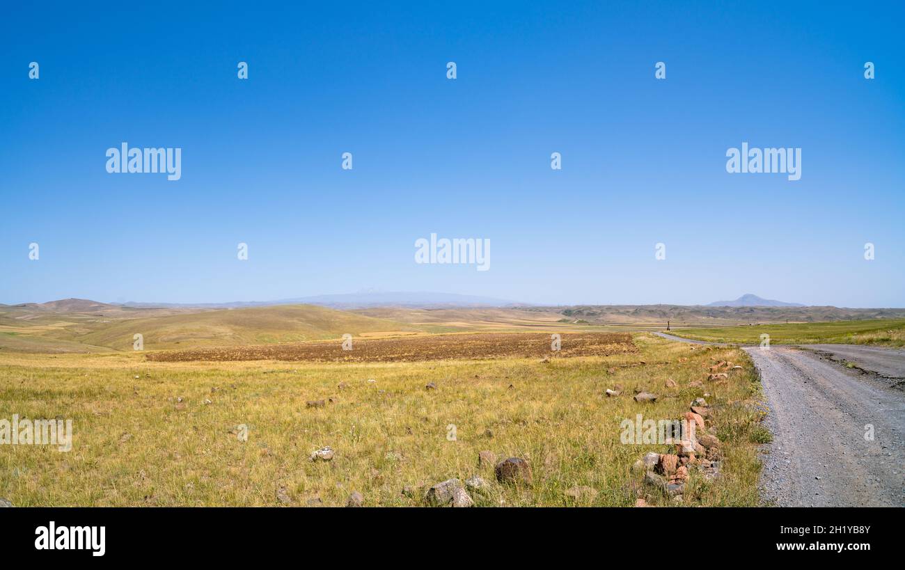 Paesaggio vicino al villaggio di Anipemza nella provincia di Shirak in Armenia Foto Stock