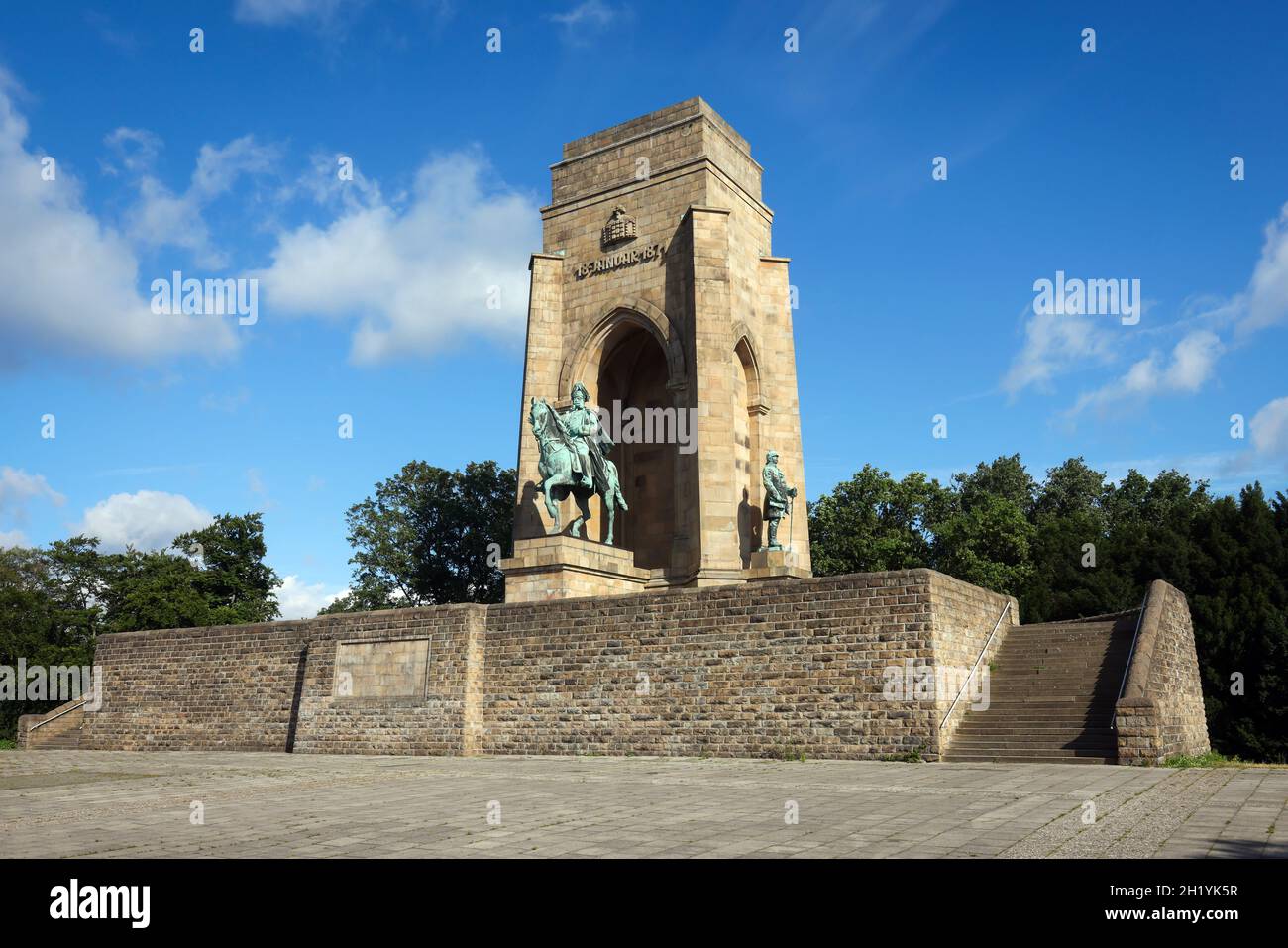 Dortmund, Renania Settentrionale-Vestfalia, Germania - Kaiser Wilhelm Monumento alla rovina Hohensyburg all'Hengsteysee. Foto Stock