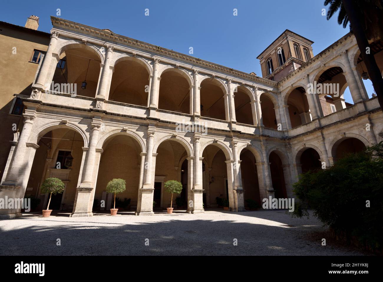 Italia, Roma, Palazzo Venezia, cortile, giardini e loggia Foto Stock