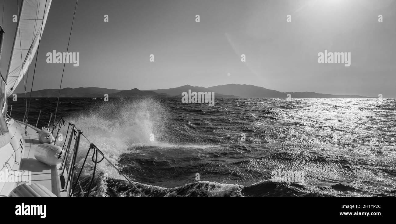 Dirigendosi verso l'isola di iOS, al centro delle Cicladi, Grecia Foto Stock