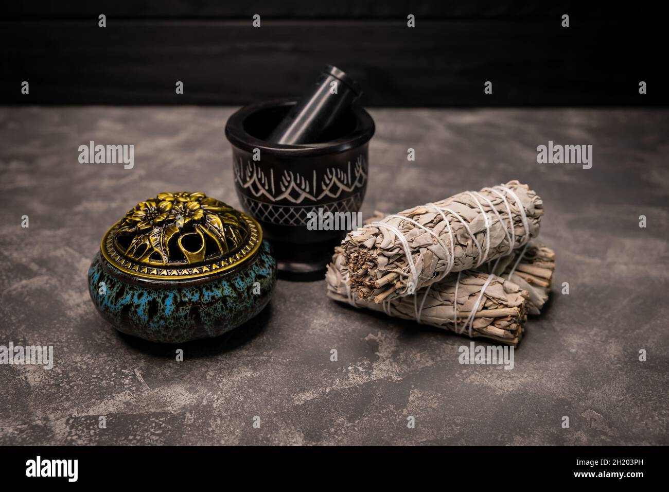 Bruciatore incenso per resine ed erbe. Zen, concetto di religione Foto  stock - Alamy