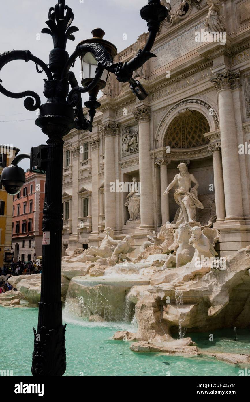"Fontana delle tre vie" o Fontana di Trevi in Italia si trovano all'apice di uno dei primi acquedotti di Roma, Italia. Foto Stock