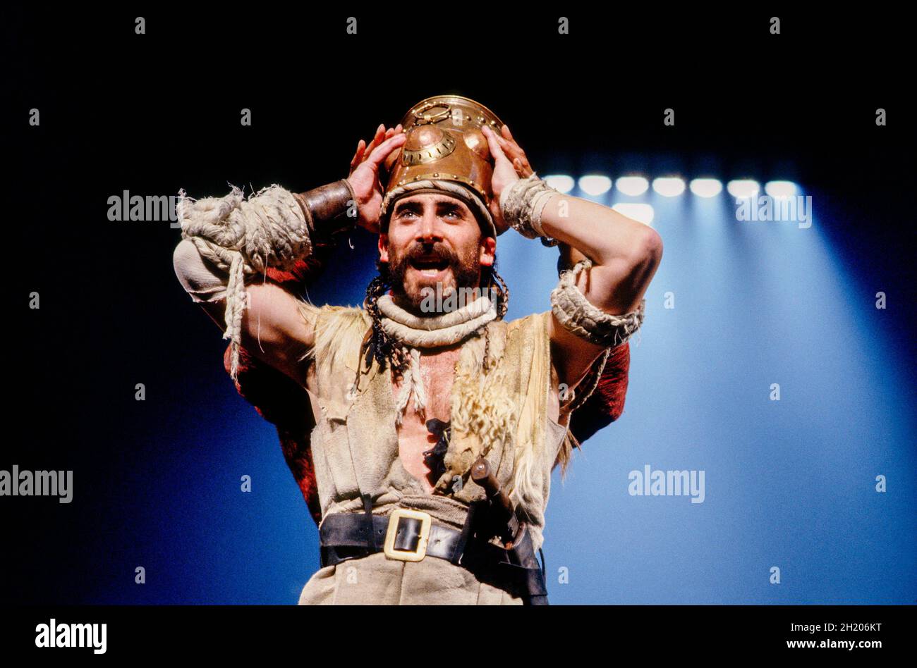 Antony Sher (Tamburlaine) in TAMBURLAINE IL GRANDE di Christopher Marlowe alla Royal Shakespeare Company (RSC), Swan Theatre, Stratford-upon-Avon, Inghilterra 01/09/1992 design: Johan Engels illuminazione: Wayne Dowdeswell movimento: Welcome Msomi Figures: Johnny Hutch regista: Terry Hands Foto Stock