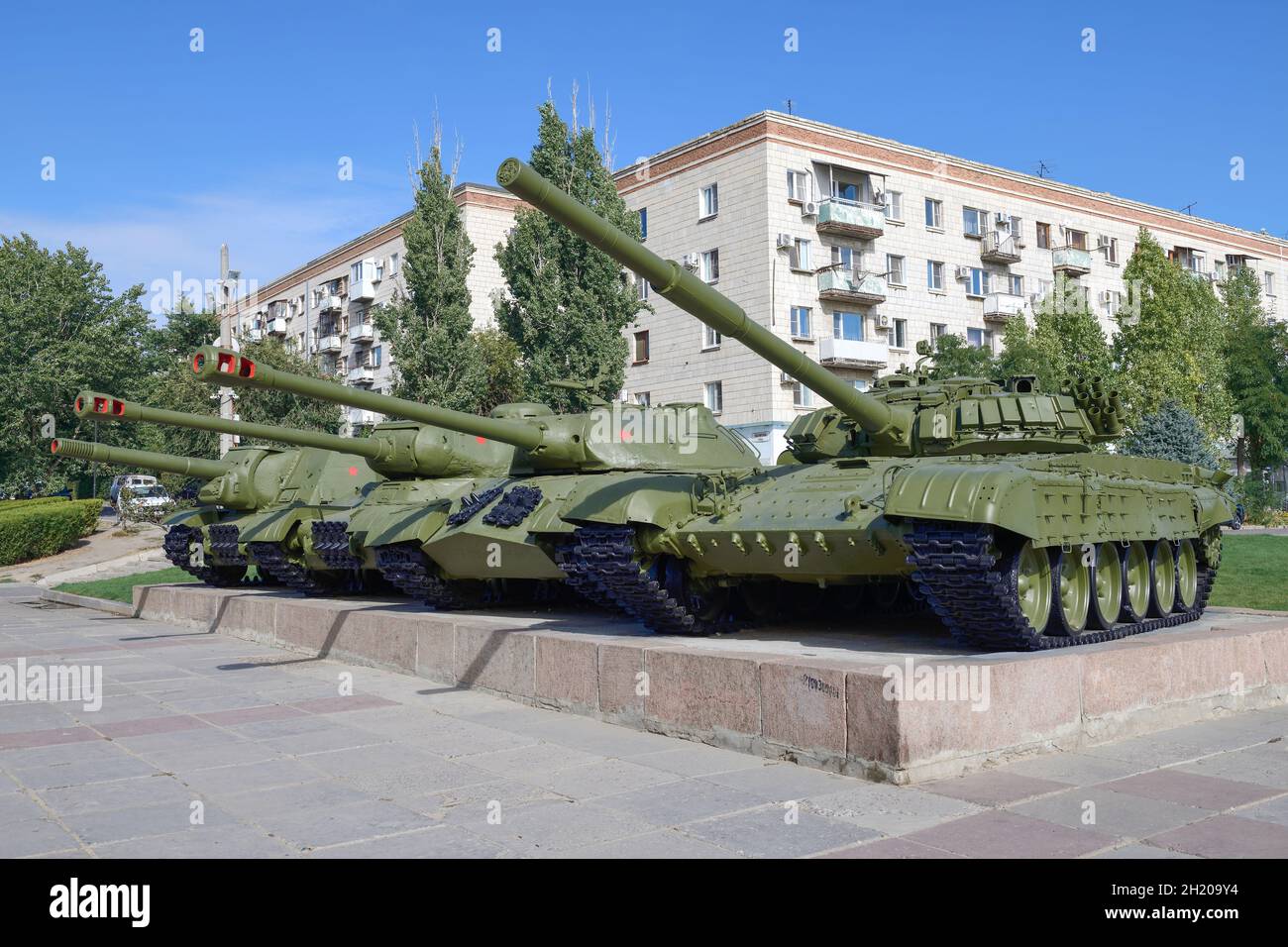 VOLGOGRAD, RUSSIA - 19 SETTEMBRE 2021: Esposizione di carri armati sovietici al Museo 'Battaglia di Stalingrad' in una giornata di sole Foto Stock