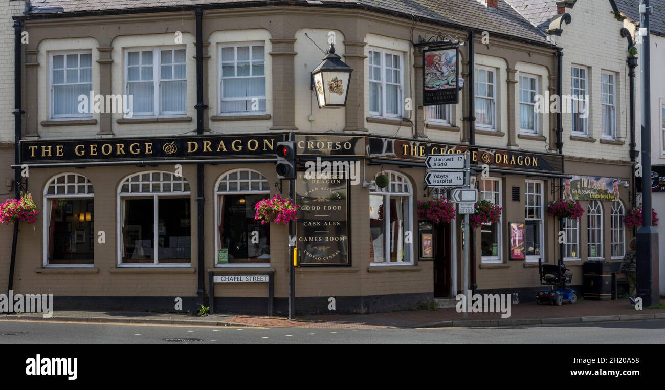 La casa pubblica George and Dragon, Market Street, Abergele, Clwyd, Galles del Nord, Regno Unito. Foto Stock