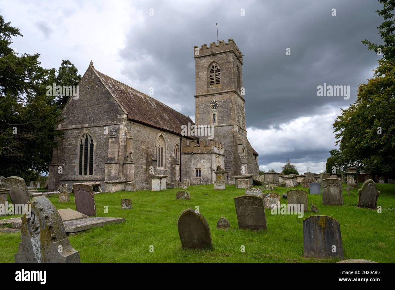 Chiesa parrocchiale di St Laurence per il villaggio di Longney, Gloucestershire, Inghilterra, Regno Unito Foto Stock
