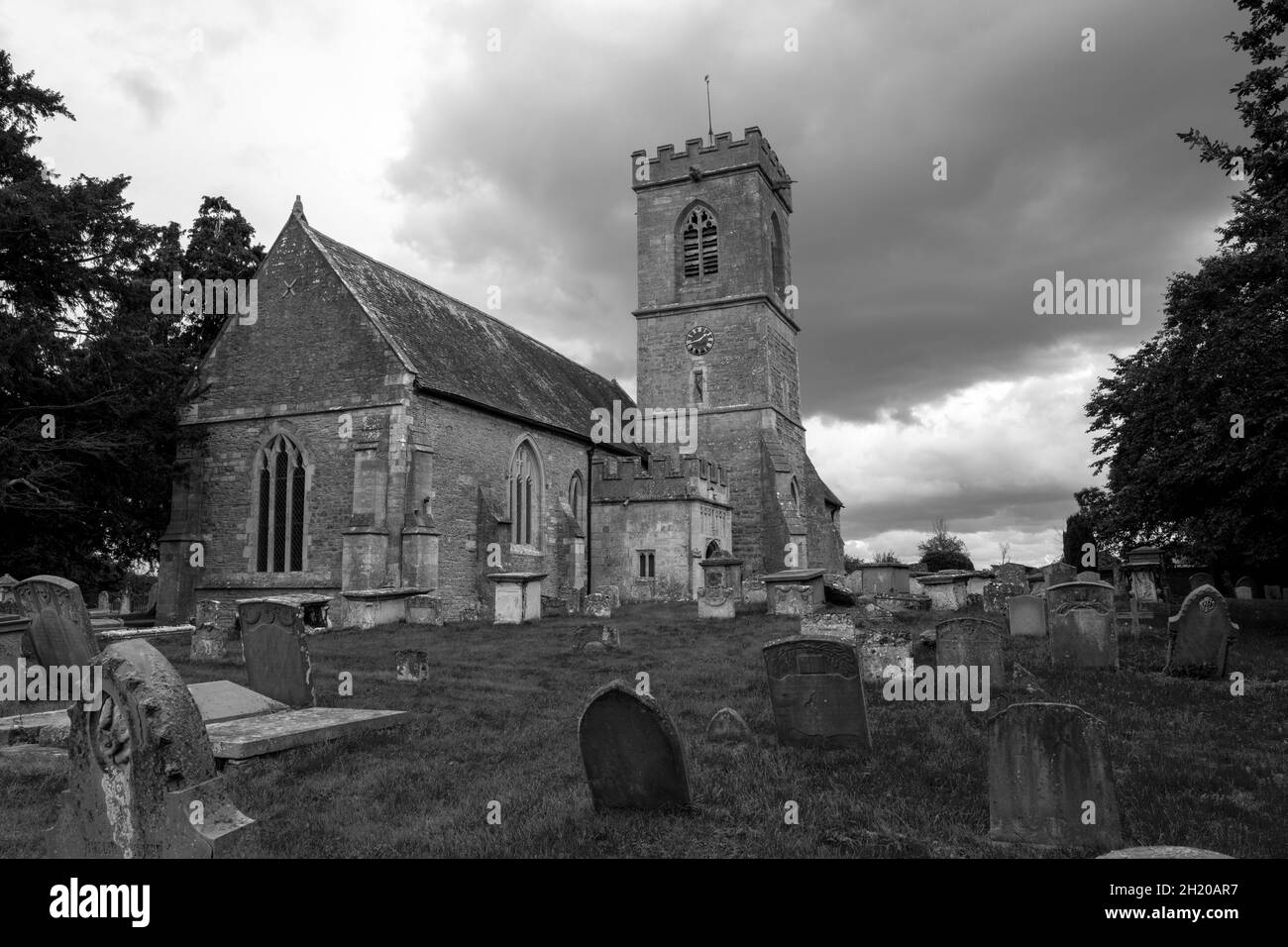 Chiesa parrocchiale di St Laurence per il villaggio di Longney, Gloucestershire, Inghilterra, Regno Unito Foto Stock