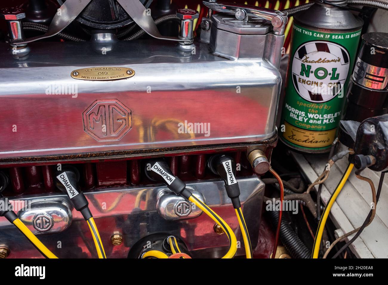Motore vintage su UNA vettura CLASSICA MG, Winchester, Hampshire, Regno Unito Foto Stock
