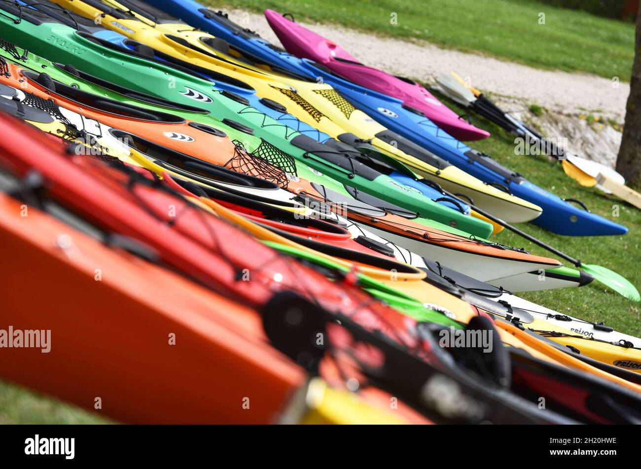 Test von Paddelbooten auf dem Traunsee, Österreich, Europa - Test di barche a remi sul Traunsee, Austria, Europa Foto Stock