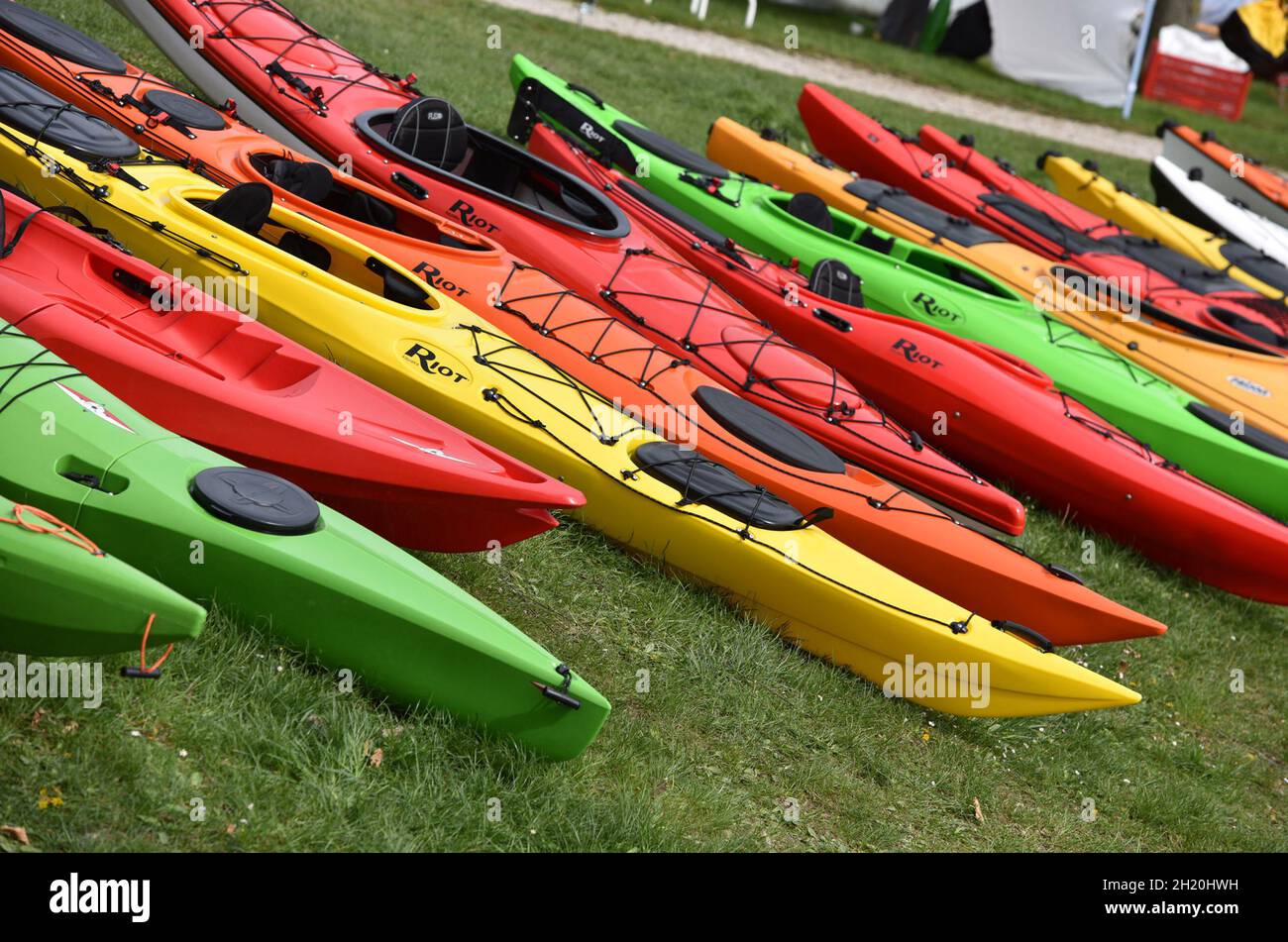 Test von Paddelbooten auf dem Traunsee, Österreich, Europa - Test di barche a remi sul Traunsee, Austria, Europa Foto Stock