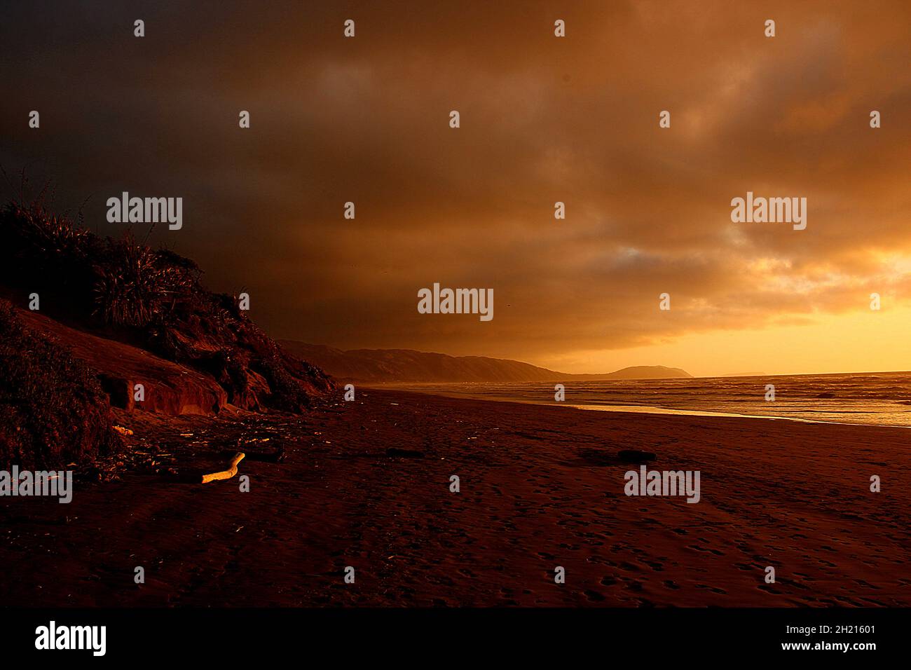 Tramonto a Whareroa Beach, Paraparaumu, Nuova Zelanda Foto Stock