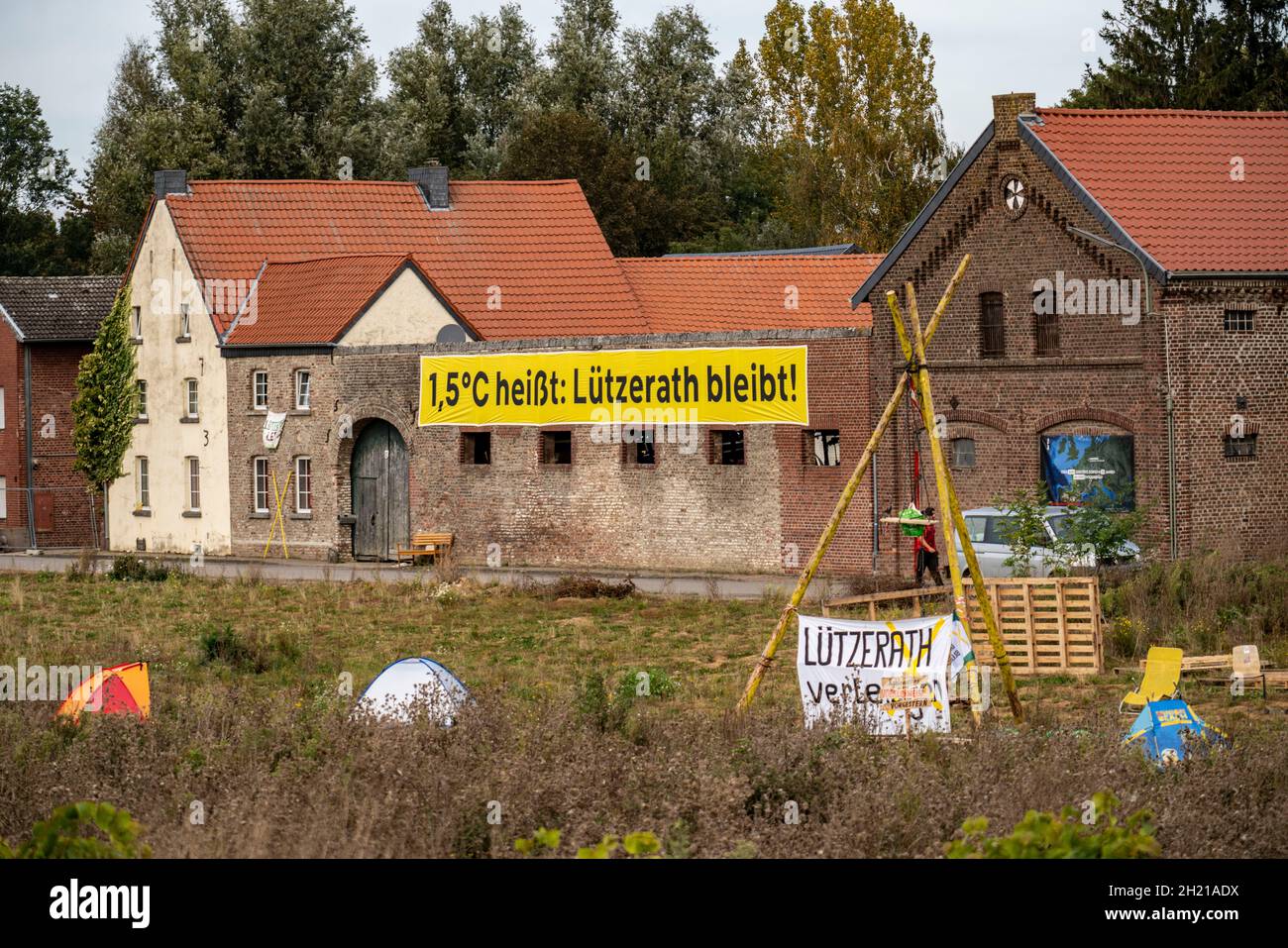 L'area mineraria di lignite alla miniera a cielo aperto Garzweiler II, il villaggio di Lützerath, è da dragare via, tranne per una fattoria tutti gli edifici sono stati dem Foto Stock