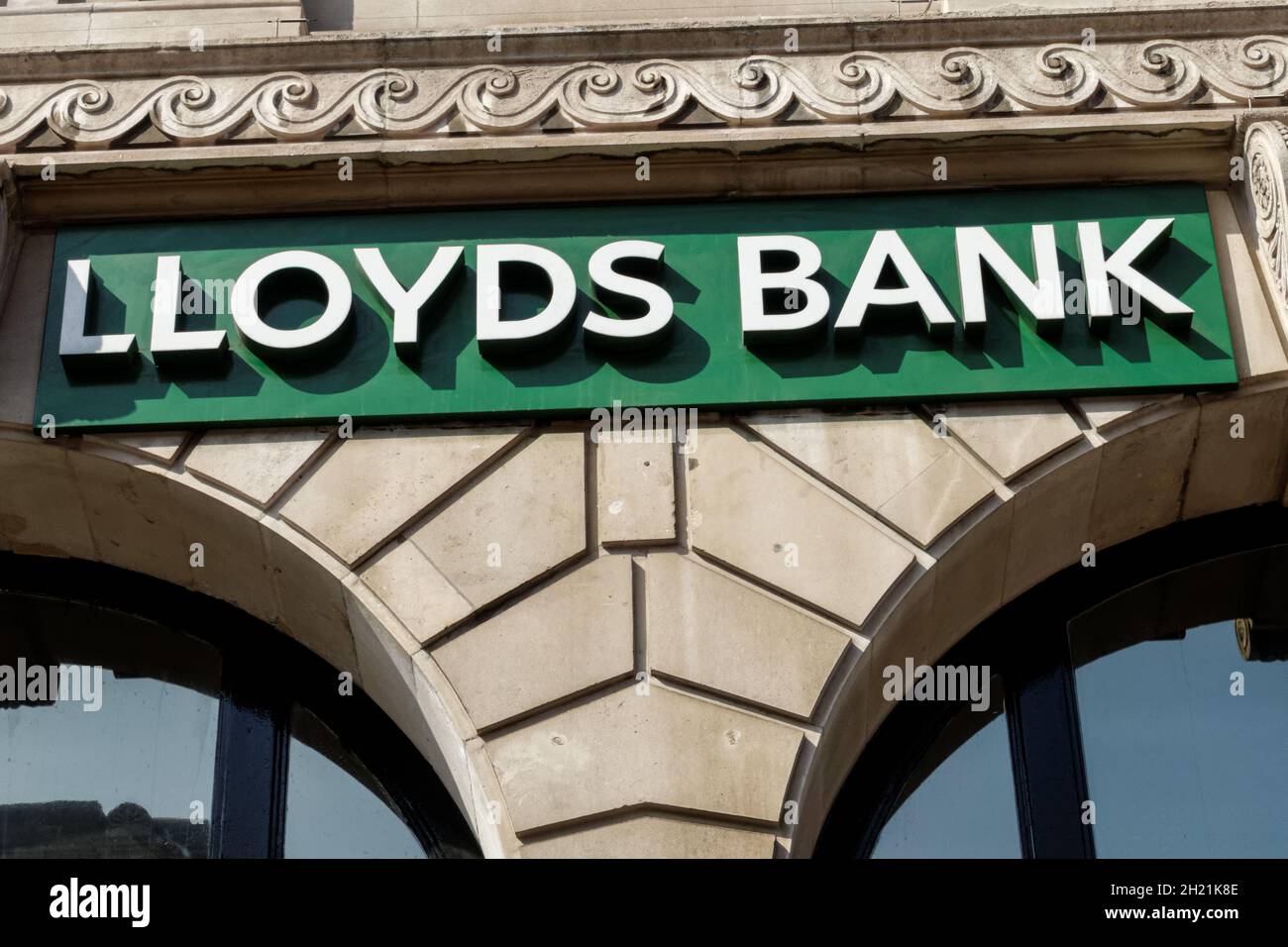 Lloyds Bank filiale a Piccadilly a Londra Inghilterra Regno Unito Foto Stock