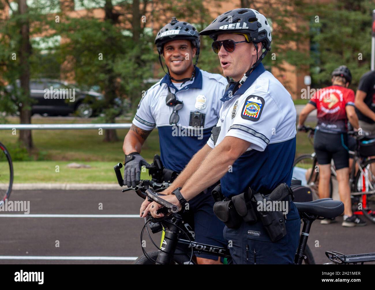 Columbus, OH USA 08-07-2021: Fundraiser annuale di Pelatonia per il centro oncologico dell'Ohio state University. Anche gli ufficiali di polizia di Columbus partecipano al fu Foto Stock