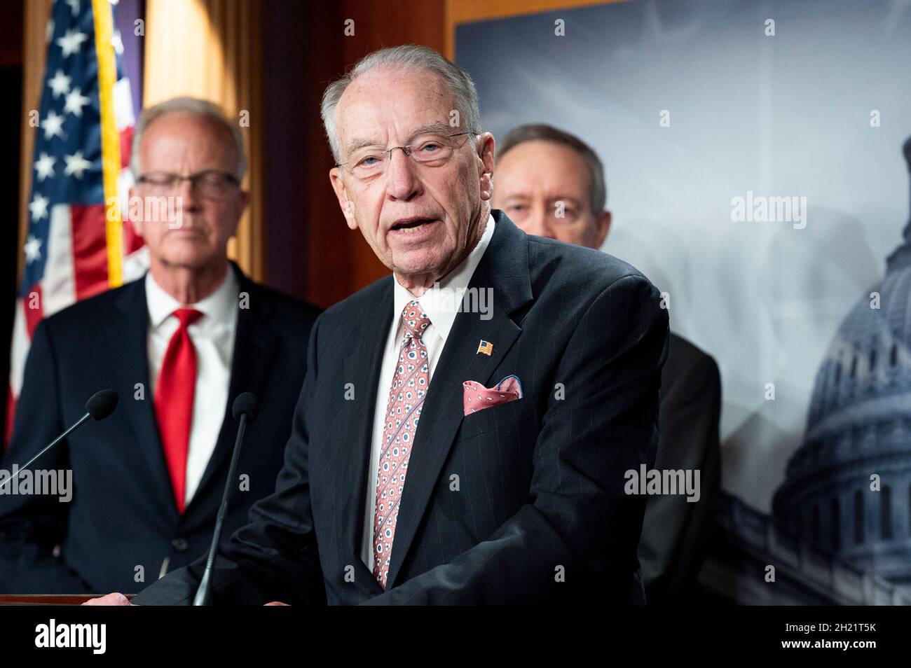 Washington, DC, Stati Uniti. 19 Ott 2021. 19 ottobre 2021 - Washington, DC, Stati Uniti: Il senatore statunitense CHUCK GRASSLEY (R-IA) parla a una conferenza stampa sui requisiti di segnalazione proposti dall'IRS. (Credit Image: © Michael Brochstein/ZUMA Press Wire) Foto Stock