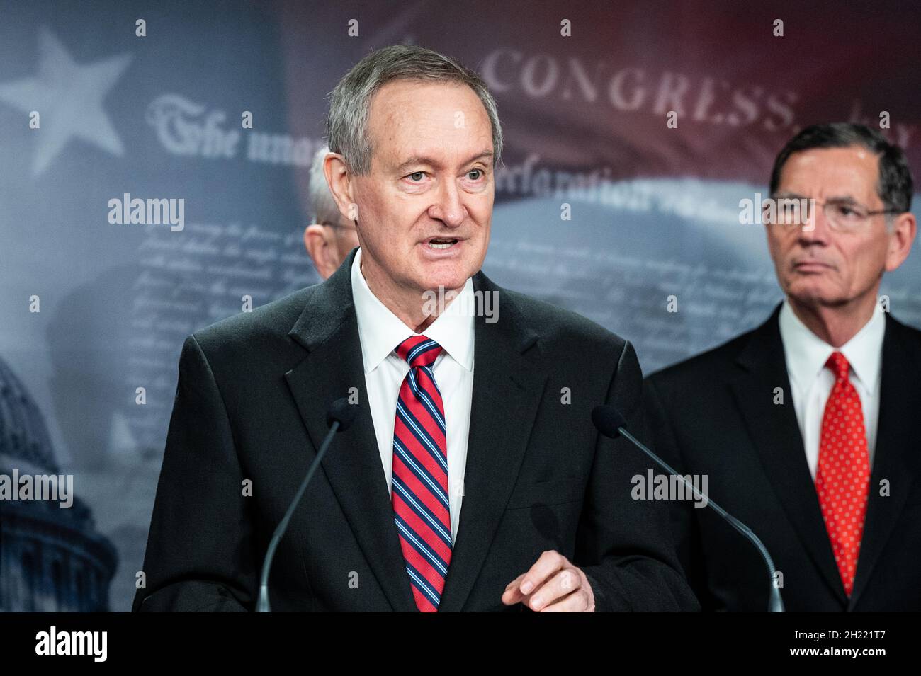 Washington, Stati Uniti. 19 Ott 2021. Il senatore degli Stati Uniti, Mike Crapo (R-ID) che parla ad una conferenza stampa sui requisiti di segnalazione proposti dall'IRS al Campidoglio degli Stati Uniti. Credit: SOPA Images Limited/Alamy Live News Foto Stock