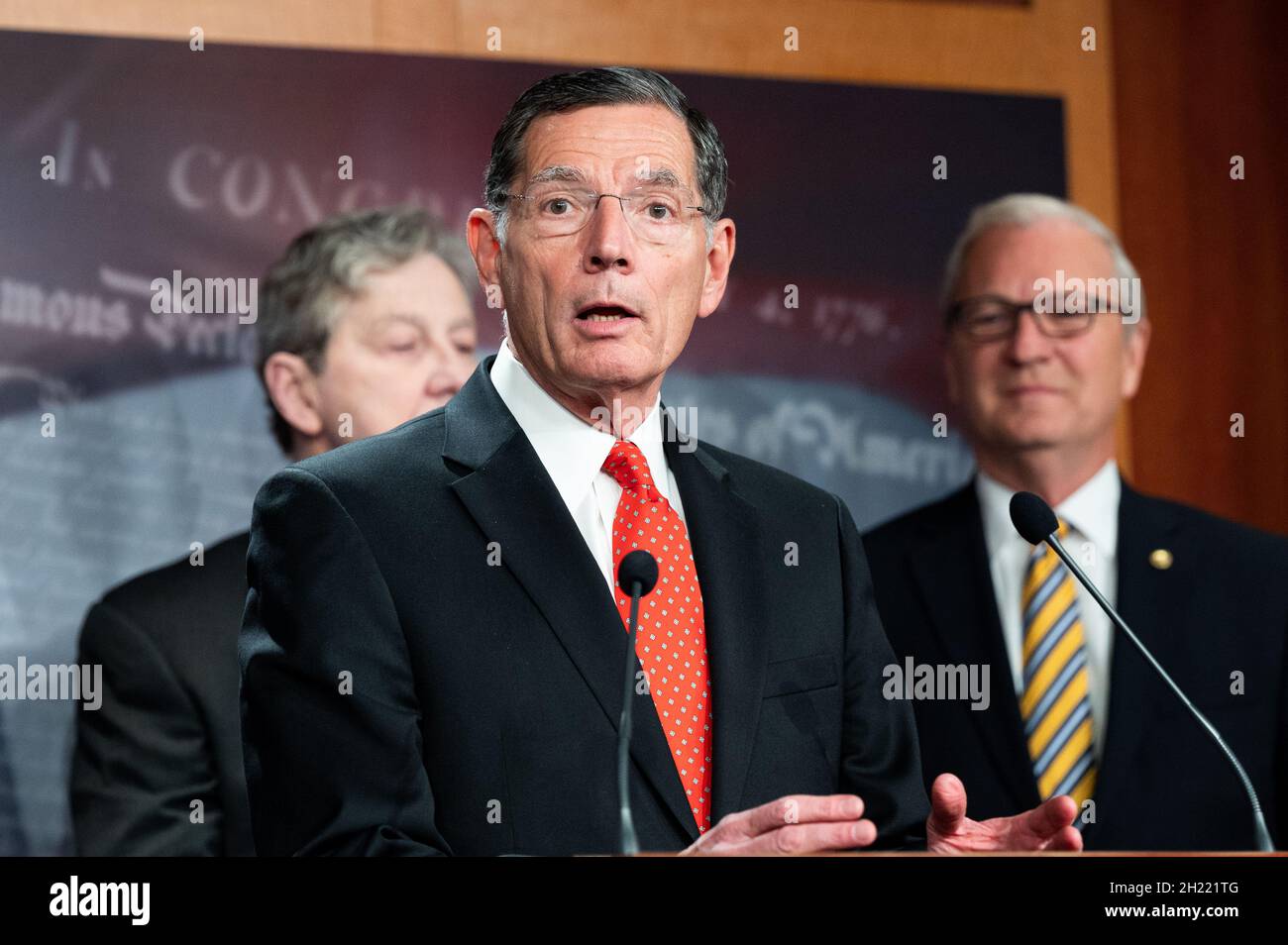 Washington, Stati Uniti. 19 Ott 2021. Il senatore degli Stati Uniti, John Barrasso (R-WY) che parla ad una conferenza stampa circa i requisiti proposti di segnalazione dell'IRS al Campidoglio degli Stati Uniti. Credit: SOPA Images Limited/Alamy Live News Foto Stock