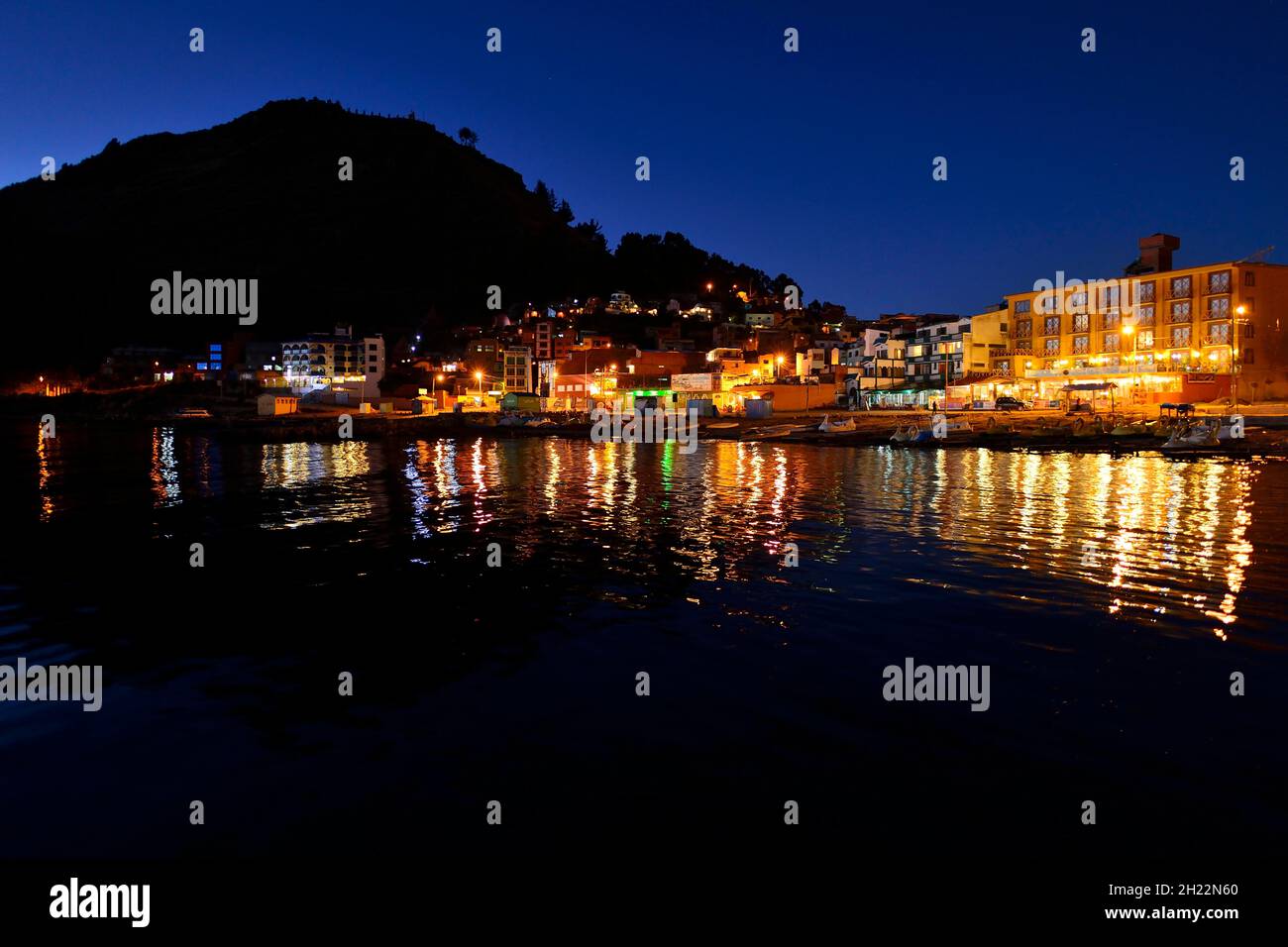 Dawn sopra Copacabana, Lago Titicaca, Dipartimento di la Paz, Bolivia Foto Stock
