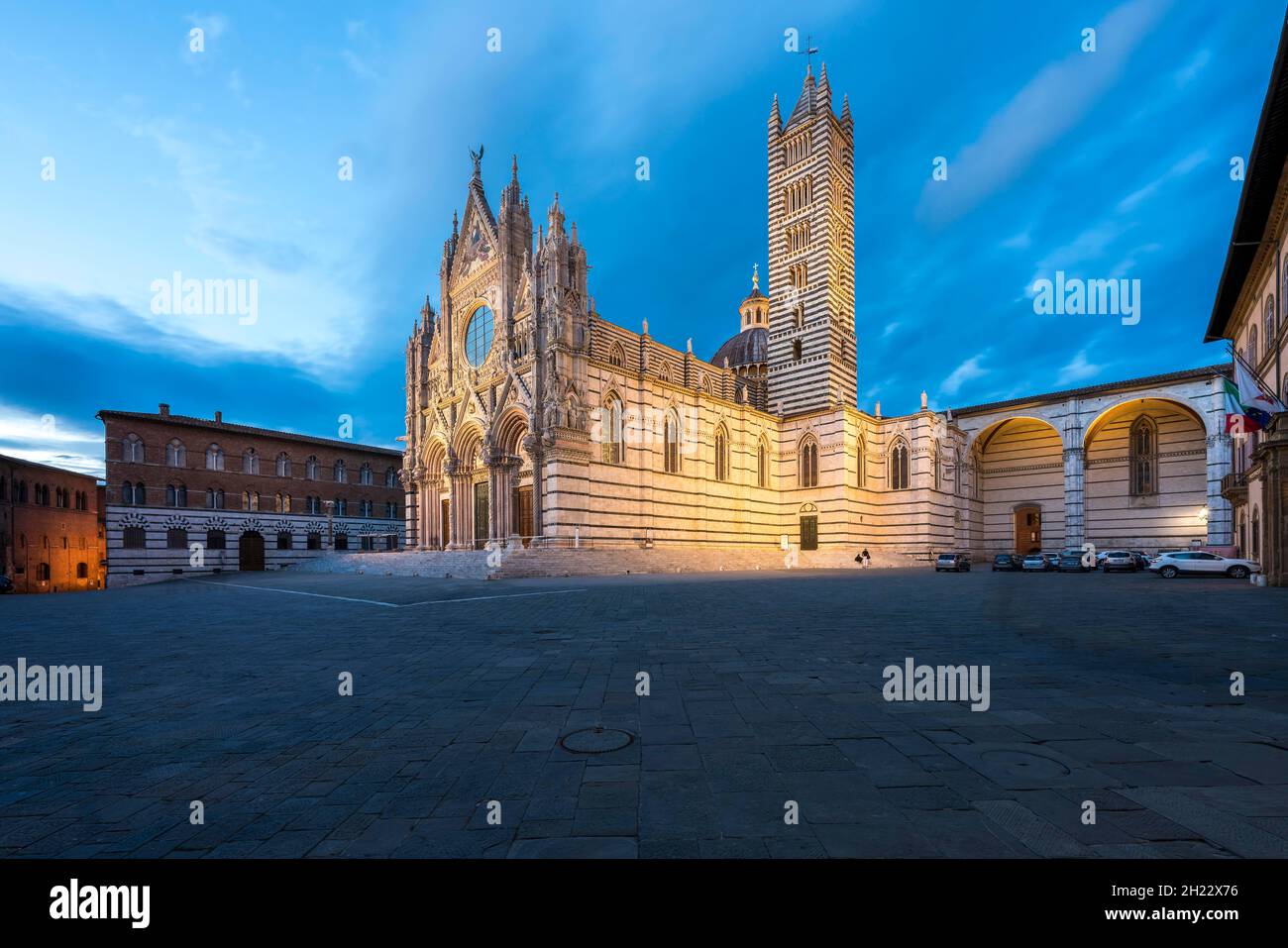 Duomo di Siena, Duomo di Santa Maria Assunta, Piazza del Duomo, ora Blu, Siena, Toscana, Italia Foto Stock