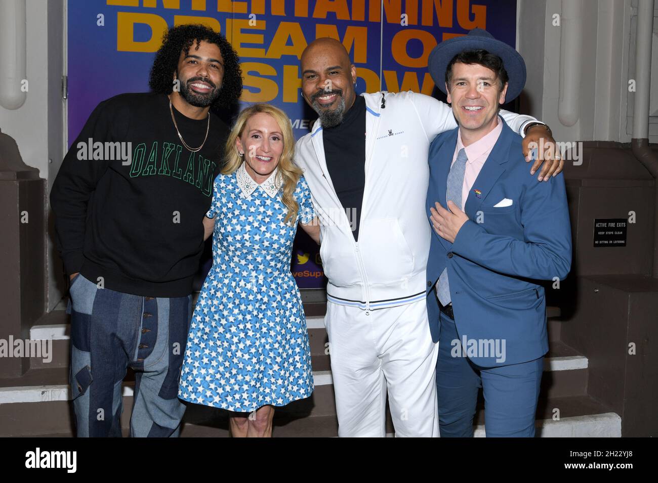 New York, Stati Uniti. 19 Ott 2021. (L-R) Daveed Diggs, produttore Jill Furman, James Monroe Iglehart e Anthony Veneziale partecipano alla Notte di apertura "Freestyle Love Supreme" al Teatro Booth di New York, NY, 19 ottobre 2021. (Foto di Anthony Behar/Sipa USA) Credit: Sipa USA/Alamy Live News Foto Stock