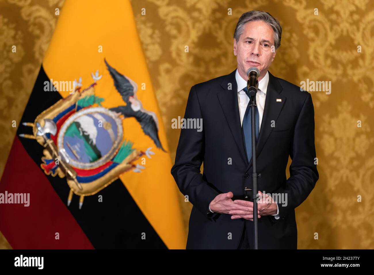 Il Segretario DI Stato DEGLI STATI UNITI Antony Blinken affronta le domande dei giornalisti nel palazzo presidenziale dell'Ecuador nella capitale Quito.il Segretario di Stato degli Stati Uniti ha fatto la sua prima visita in Sud America il 19 ottobre a Quito, Ecuador, seguita dalla Colombia per incontrare il presidente Ivan Duque. Durante la sua visita, ha incontrato il presidente ecuadoriano Guillermo lasso e il suo omologo, il ministro degli Esteri Mauricio Montalvo. Blinken e lasso hanno discusso una serie di questioni, tra cui la sicurezza, la lotta alla narcotica, le questioni ambientali. Foto Stock