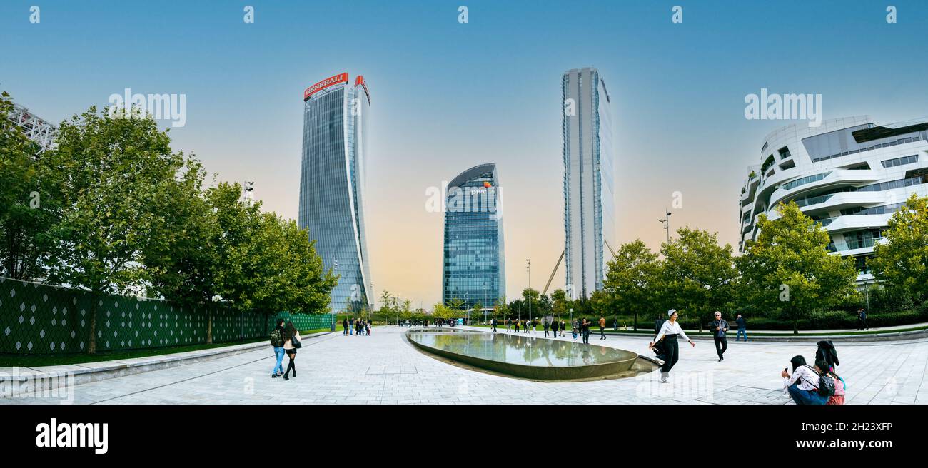 Tre grattacieli a torre generali Hadid Tower, Allianz Isozaki Tower e PWC Libeskind Tower nel quartiere di Milano CityLife. Foto Stock