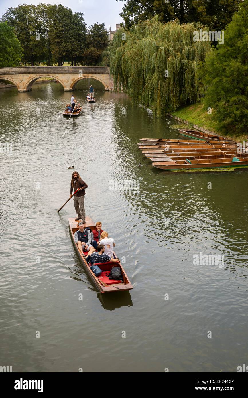 Regno Unito, Inghilterra, Cambridgeshire, Cambridge, Punt sul fiume Cam da Garret Hostel Lane Bridge Foto Stock