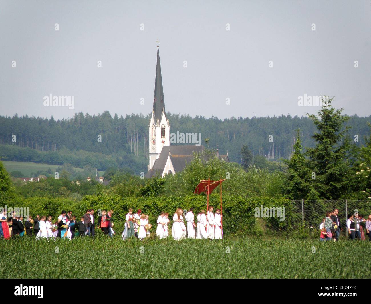 Fronteichnamsprozession in Rüstorf, Schwanenstadt (Bezirk Vöcklabruck, Oberösterreich, Österreich) - processione del Corpus Christi in Rüstorf, Schwanensta Foto Stock