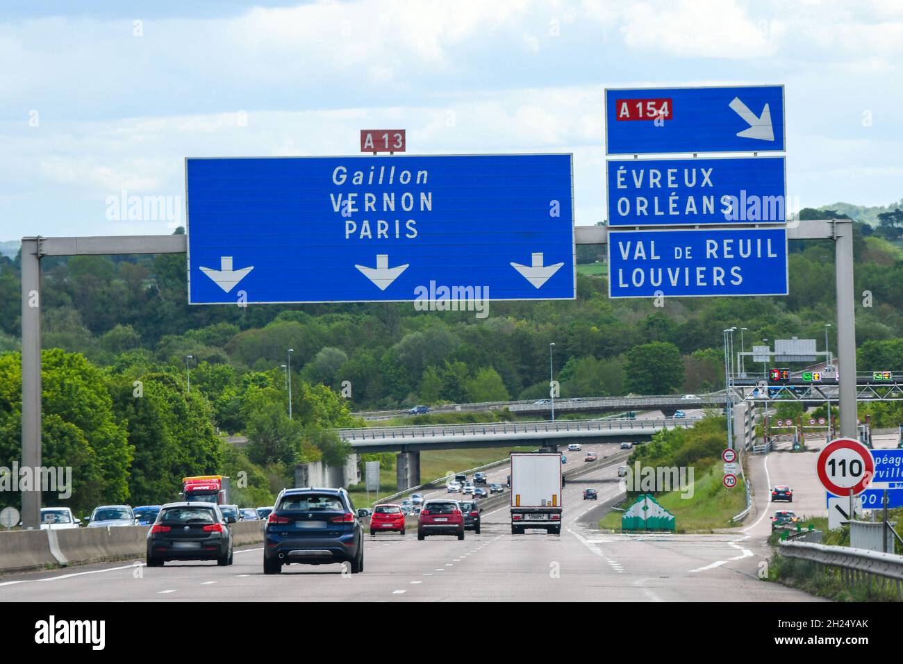 Traffico sull'autostrada A13 tra Rouen e Parigi Foto Stock