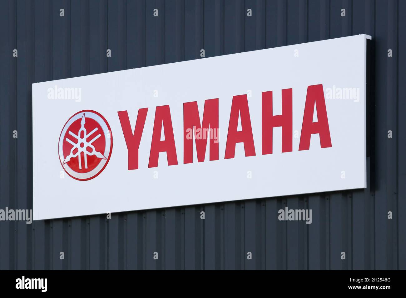 Villefranche, Francia - 24 maggio 2020: Yamaha è una multinazionale giapponese con sede in Giappone e una vasta gamma di prodotti e servizi Foto Stock
