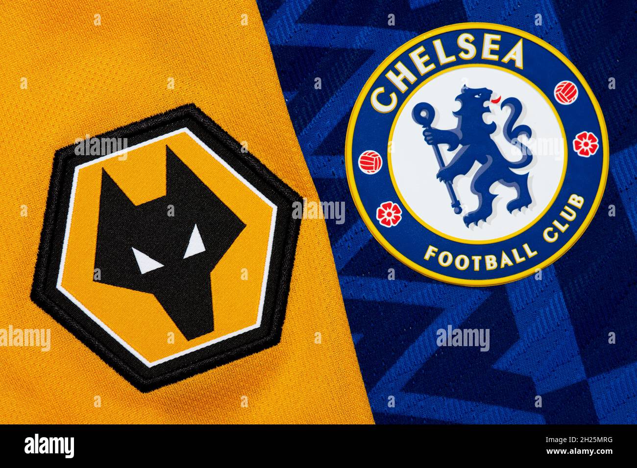 Primo piano della cresta del club Wolves & Chelsea. Foto Stock