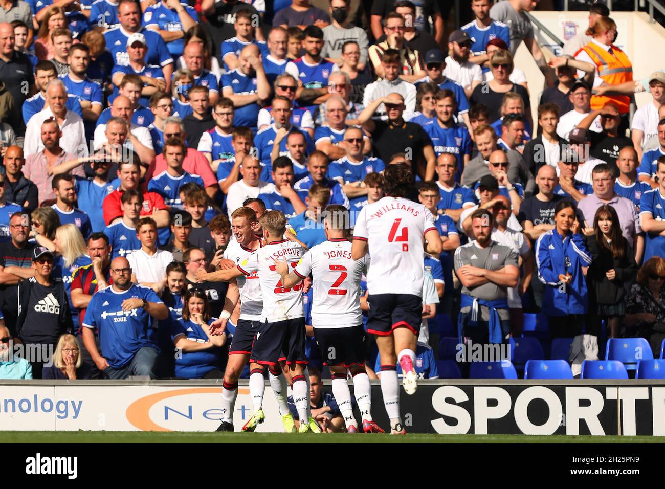 Eoin Doyle di Bolton Wanderers si congratula dopo aver segnato un gol per farlo 3-2 - Ipswich Town / Bolton Wanderers, Sky Bet League One, Portman Road, Ipswich, UK - 11 settembre 2021 solo per uso editoriale - si applicano le restrizioni DataCo Foto Stock