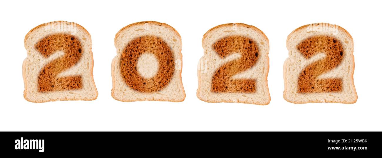 2022 scritto su fette tostate di pane isolato su bianco, food new year web banner Foto Stock 2022 scritto su fette tostate di pane isolato su bianco, food new year web banner Foto Stock