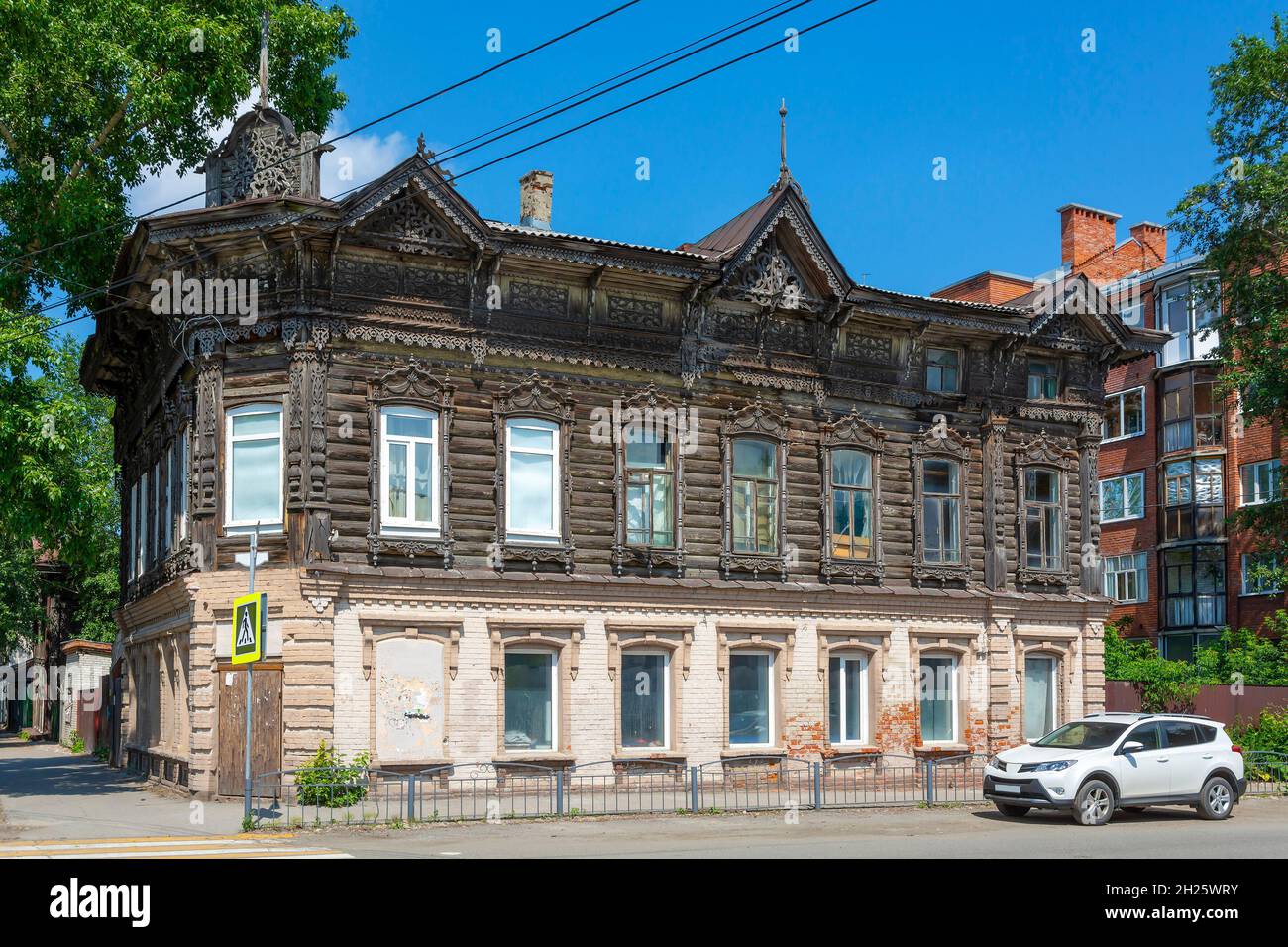 Tomsk, un vecchio edificio di appartamenti in via Voykova Foto Stock